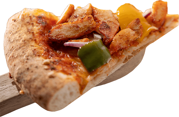 Freisteller Pizzastück auf Holzstab